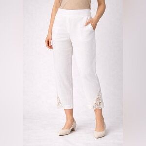 Chic White Cropped Jeans with Lace Detail